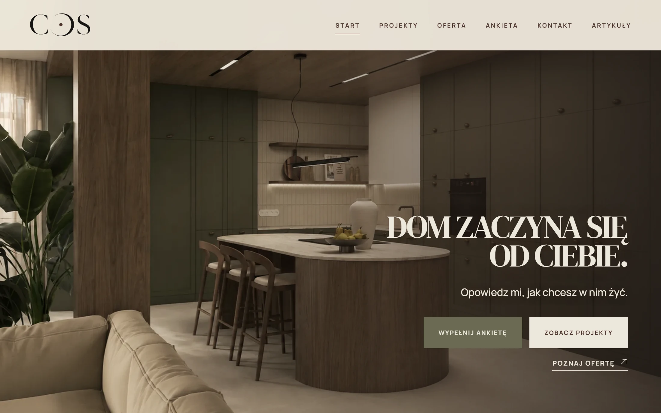 Strona COS Interiors na komputerze